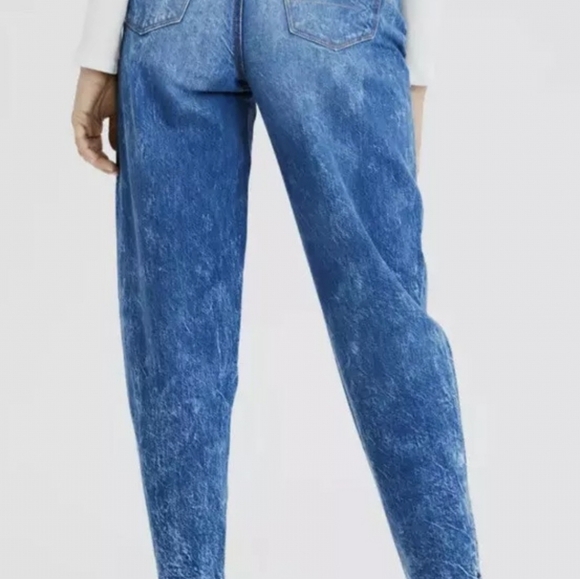 American Eagle High Rise Mom Jeans Size 6 High Rise Acid Wash Blue Medium Wash. - Picture 2 of 11